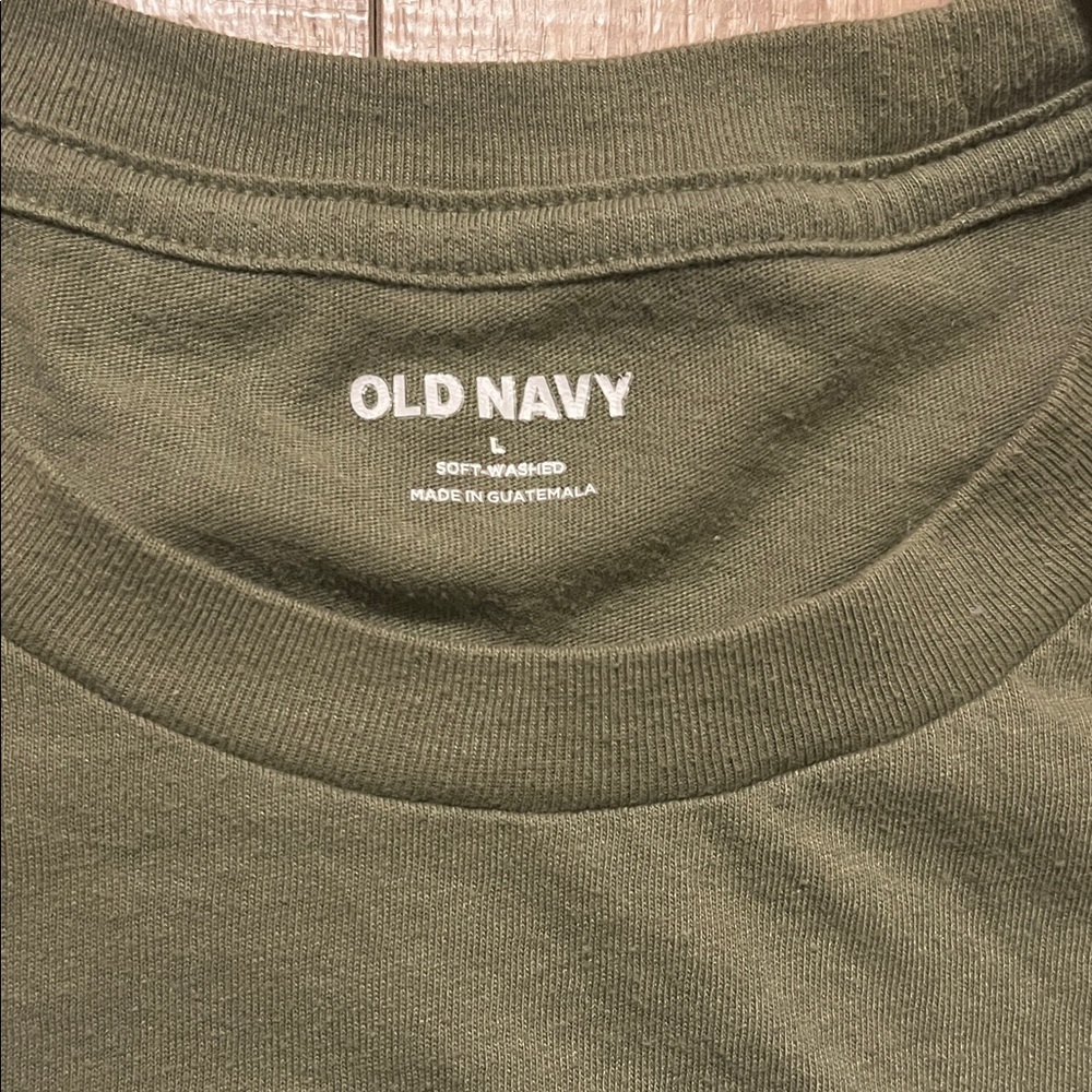 Men’s Old Navy Green Yellowstone Graphic Tee Size L - Picture 2 of 5